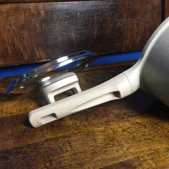 Carote Cooking Pot with lid 1.5 Liter or 6 Cup - Picture 5 of 7